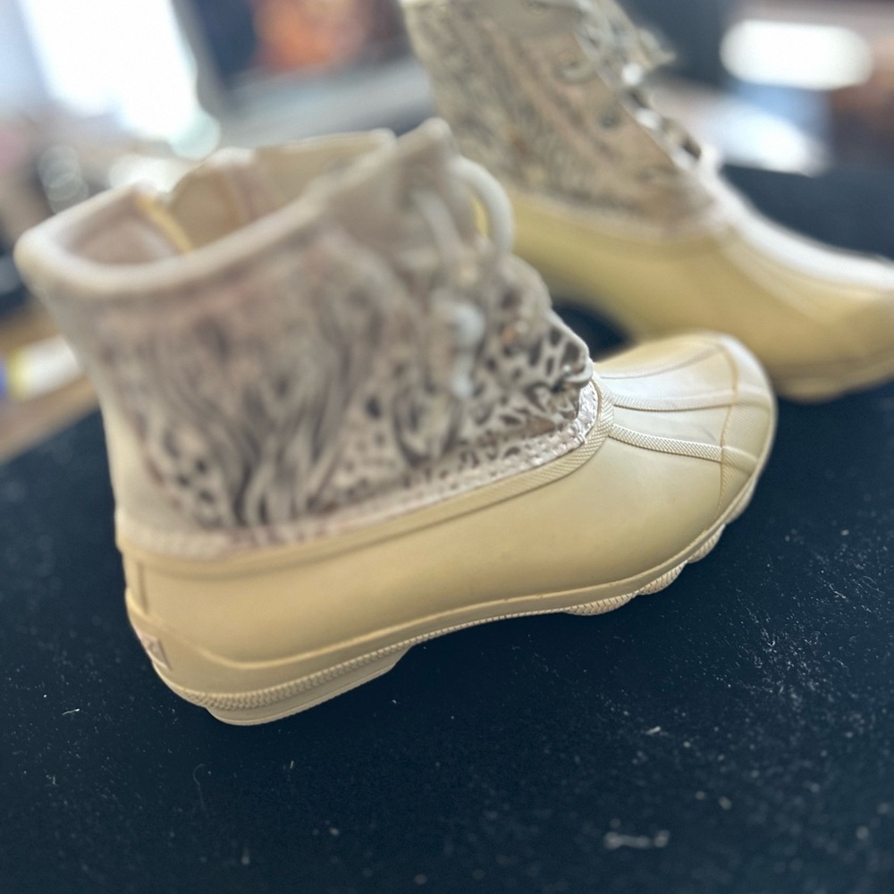 Sperry Short Duck Boots in Pale Yellow and Cream